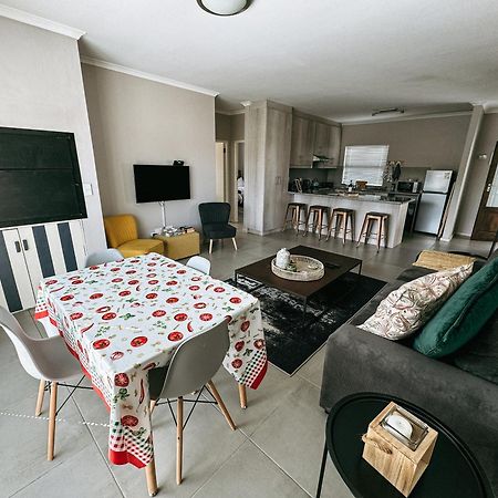 Nemesia Court Apartment เดอร์บันวิลล์ ภายนอก รูปภาพ