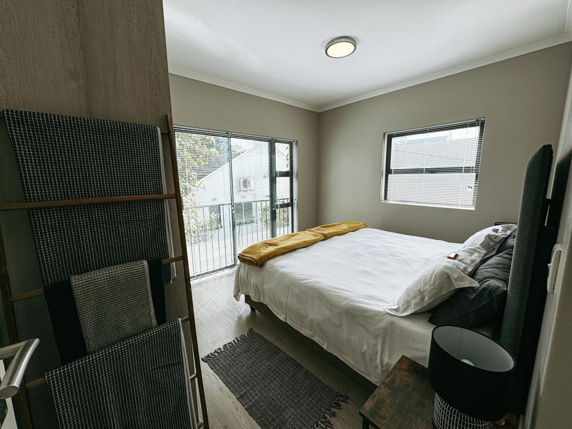 Nemesia Court Apartment เดอร์บันวิลล์ ภายนอก รูปภาพ