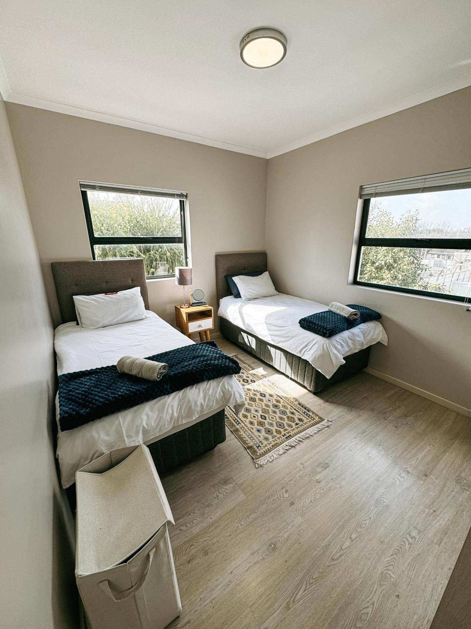 Nemesia Court Apartment เดอร์บันวิลล์ ภายนอก รูปภาพ