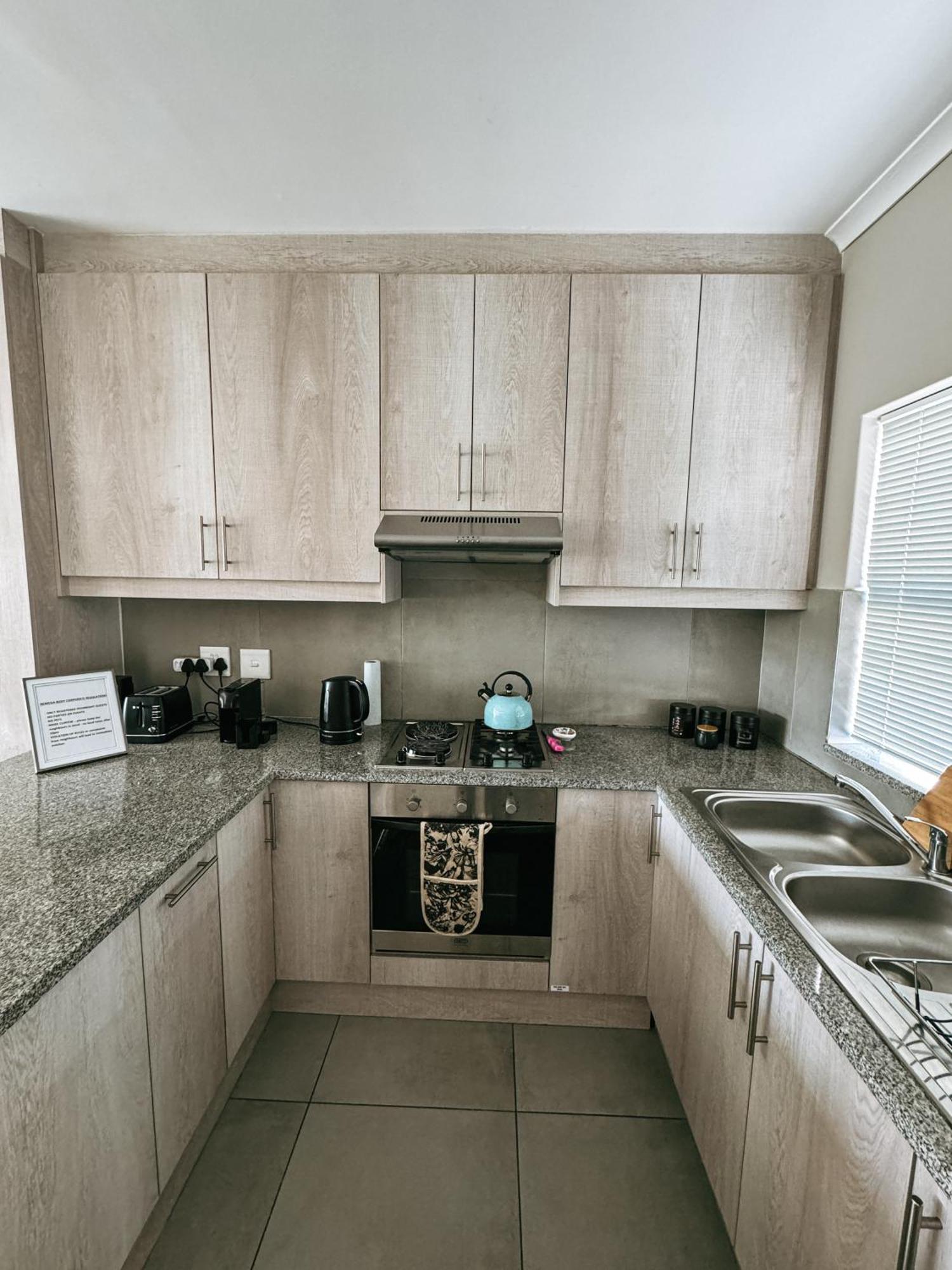 Nemesia Court Apartment เดอร์บันวิลล์ ภายนอก รูปภาพ
