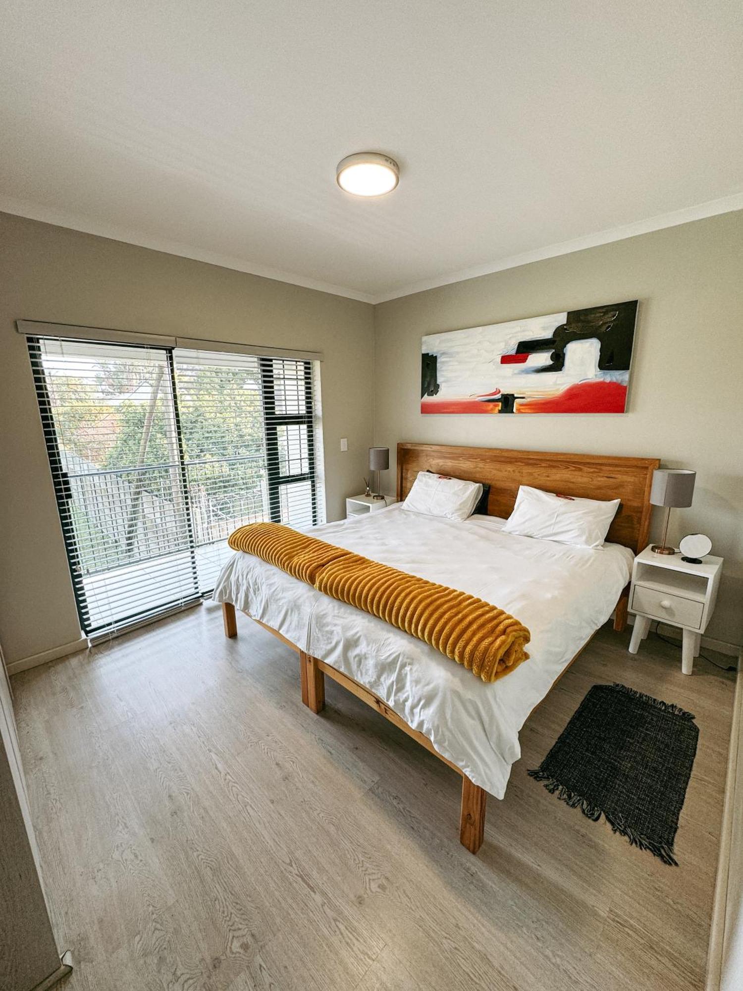 Nemesia Court Apartment เดอร์บันวิลล์ ภายนอก รูปภาพ