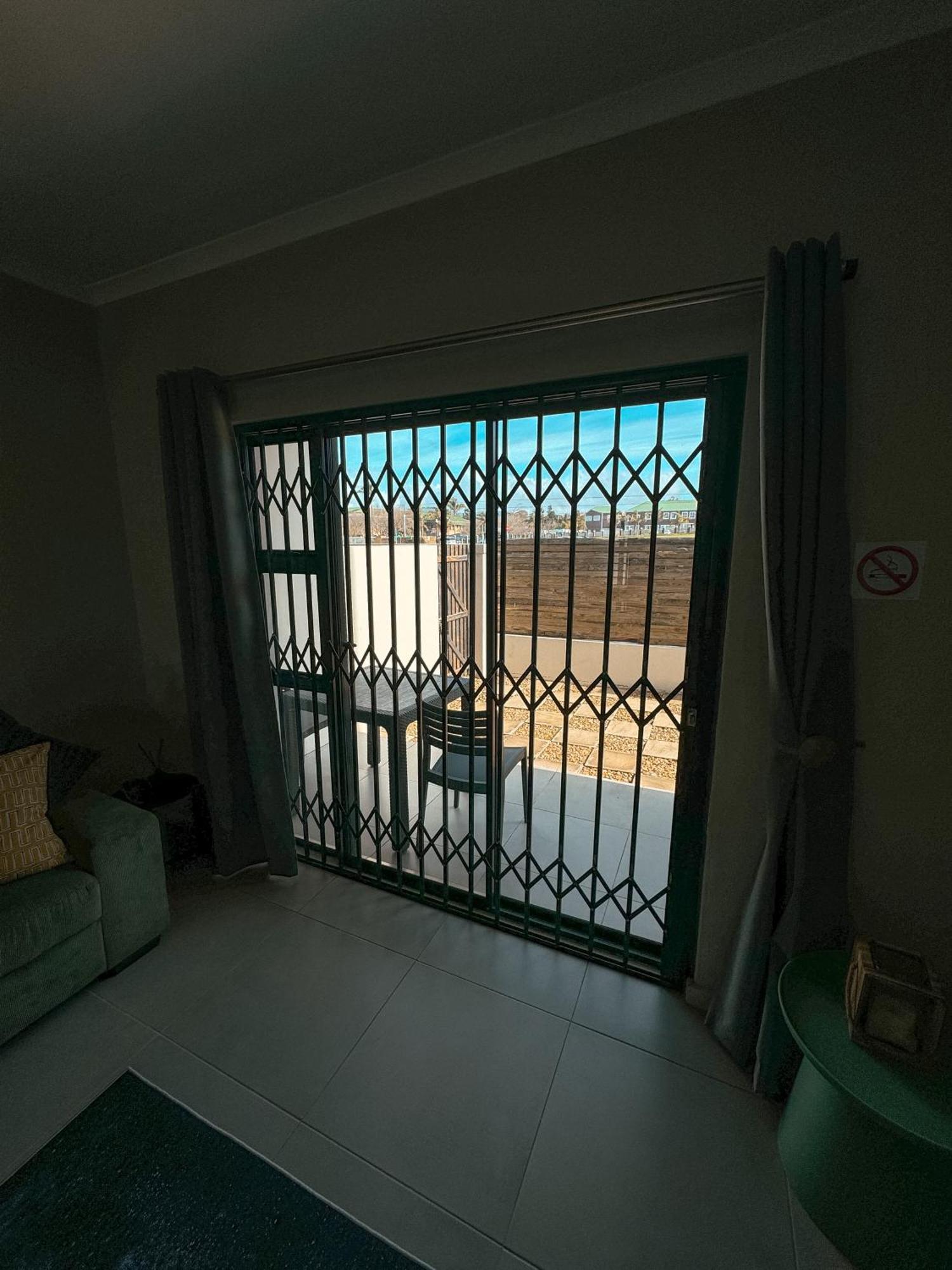 Nemesia Court Apartment เดอร์บันวิลล์ ภายนอก รูปภาพ