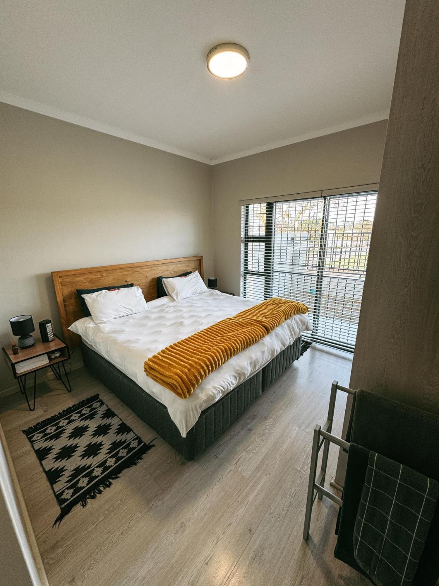Nemesia Court Apartment เดอร์บันวิลล์ ภายนอก รูปภาพ