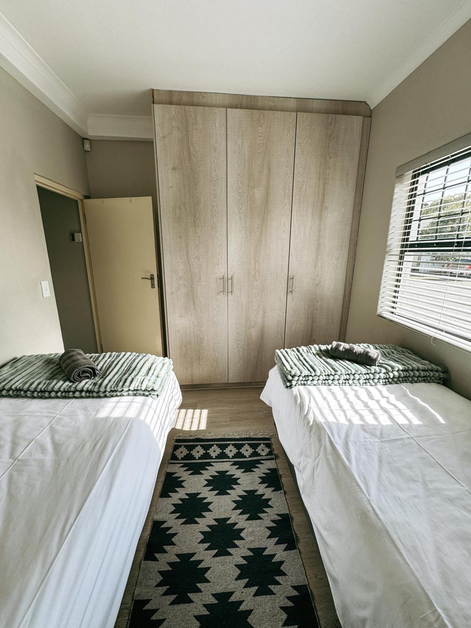Nemesia Court Apartment เดอร์บันวิลล์ ภายนอก รูปภาพ