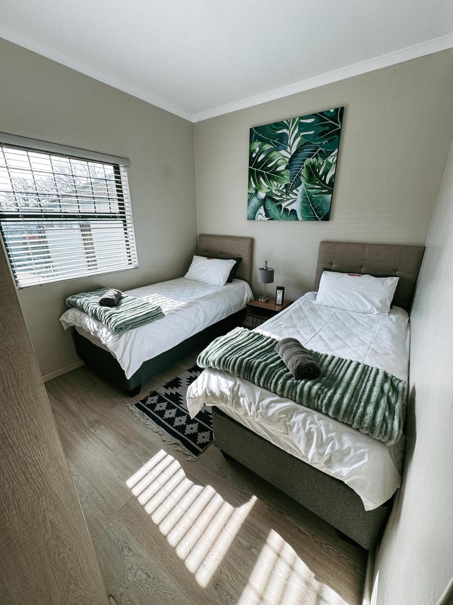 Nemesia Court Apartment เดอร์บันวิลล์ ภายนอก รูปภาพ