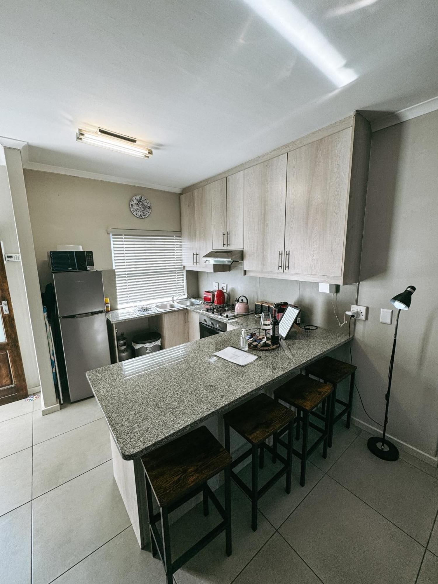 Nemesia Court Apartment เดอร์บันวิลล์ ภายนอก รูปภาพ