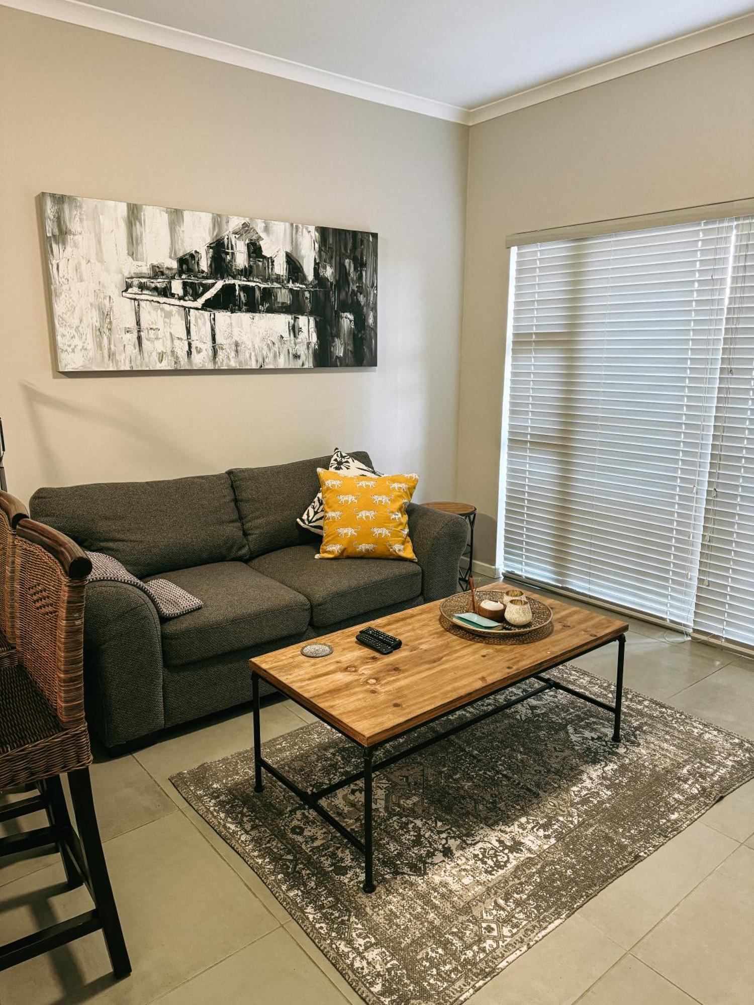 Nemesia Court Apartment เดอร์บันวิลล์ ภายนอก รูปภาพ