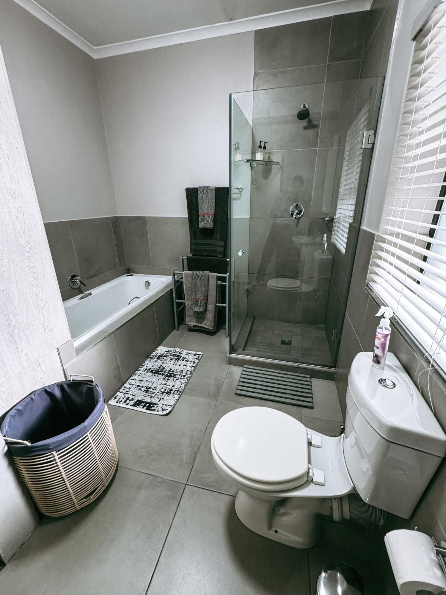 Nemesia Court Apartment เดอร์บันวิลล์ ภายนอก รูปภาพ